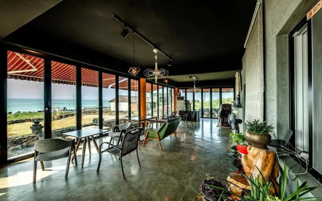 Jeju Woljeongri Pungcha Pension