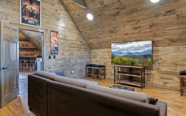 Mountain Retreat w/ Hot Tub & Games! Sleeps 10!