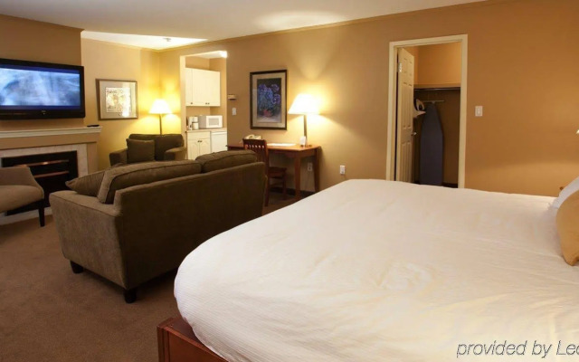 Amsterdam Inn & Suites Moncton