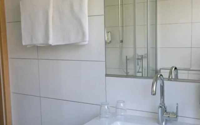 Haus am Wasserfall