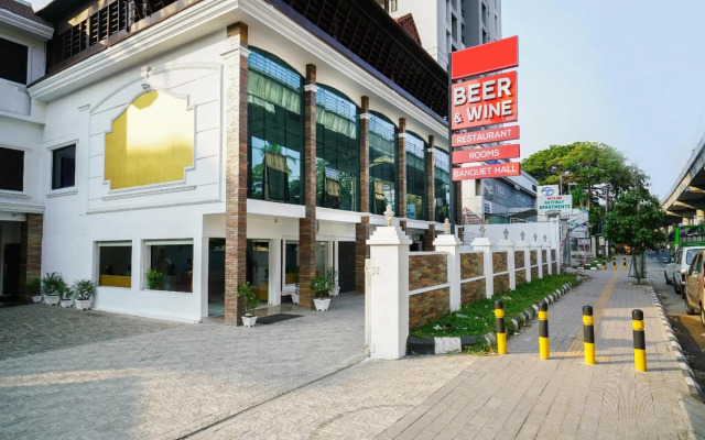 OYO 30084 Hotel Seagate