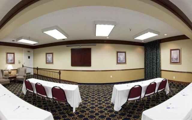 Days Inn & Suites By Wyndham Tahlequah