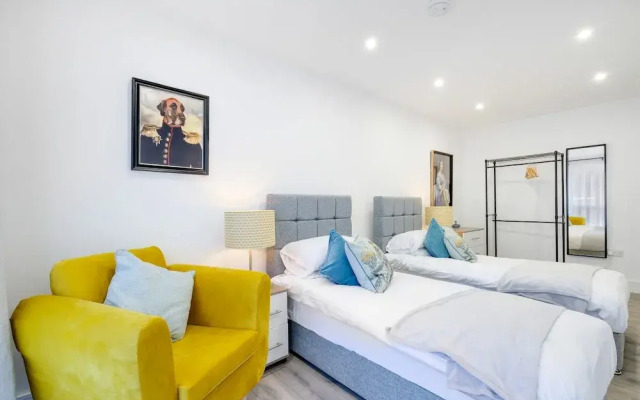 Luxury 1 & 2 bed Apartment free parking