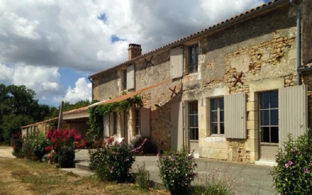 House With 5 Bedrooms in Saint-cyr-en-talmondais, With Private Pool an