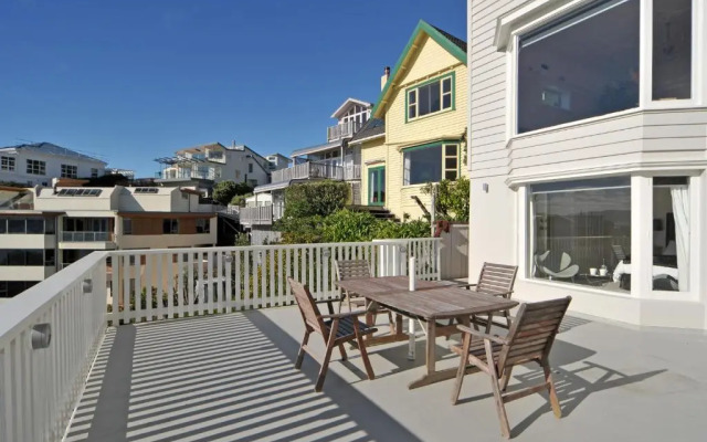 Private Luxurious Studio w Outdoor Living & Views!
