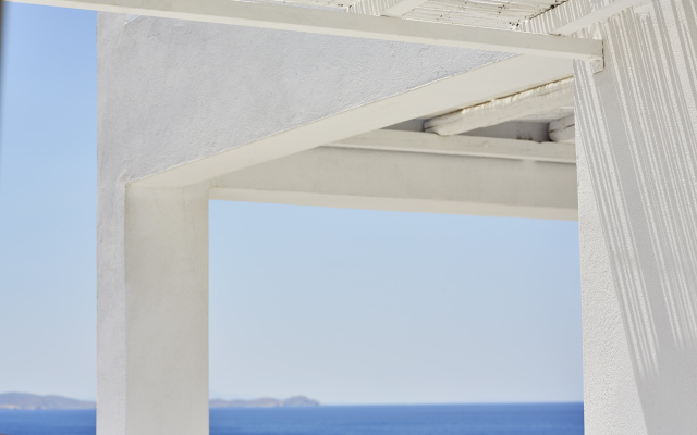 Mr & Mrs White Tinos