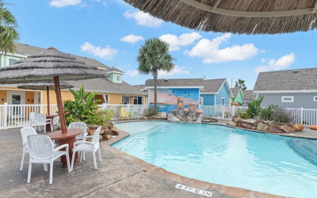 Mango Bungalow Sleeps 8 2 Community Pools