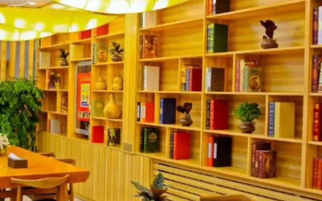 Karamay Red October Boutique Hotel