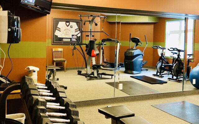 Mountain View 2 Bedroom Condo-Top Floor