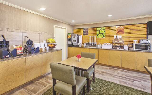 La Quinta Inn by Wyndham Toledo Perrysburg