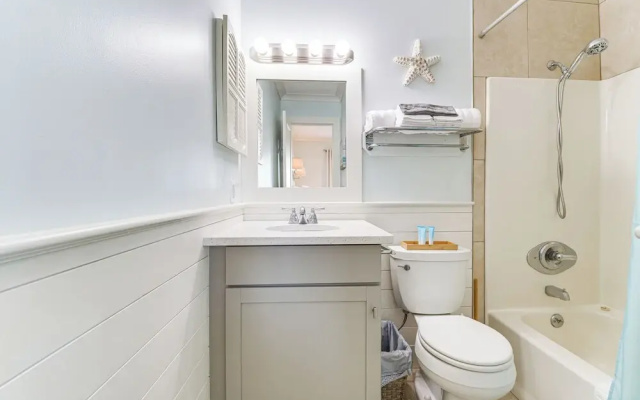 Beachfront Abode w/ Pool Access in Gulf Shores!