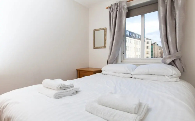 Bright & Airy City Centre Flat With Free Parking