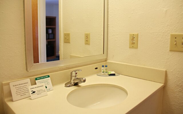 Ocean Sands Beach Boutique Inn - Stay At the Beach