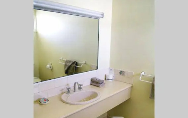 Econo Lodge Hacienda Motel Geelong