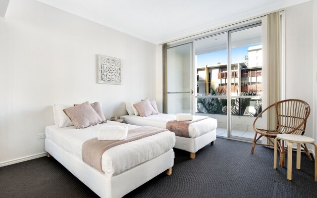 Broabdeach Sleek & Stylish Living