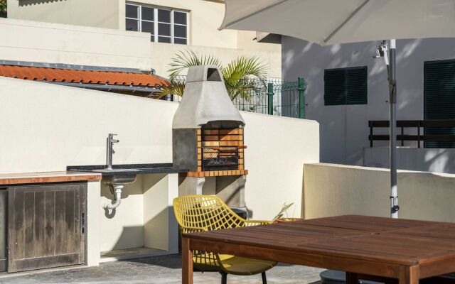 Barbecue and Sunbathing and sea View, Casa Skyline