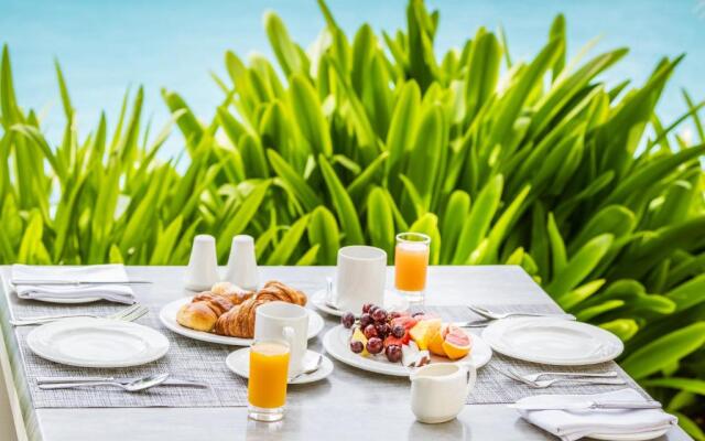 Victoria Beachcomber Resort & Spa - Victoria for 2 - Adults Only