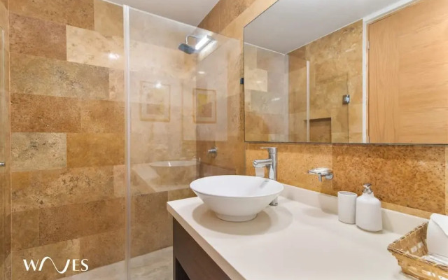 Luminous 1 Br Steps Away From the Beach