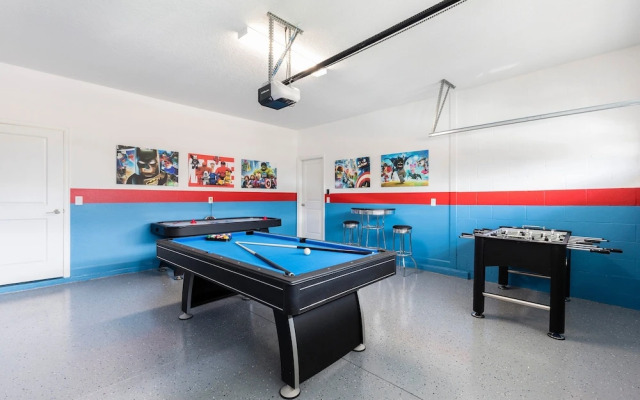 Luxe Champion's Gate Home w/ Pool, Spa, Gameroom