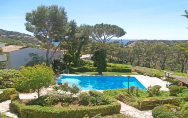 Apartment - 2 Bedrooms with Pool - 104677