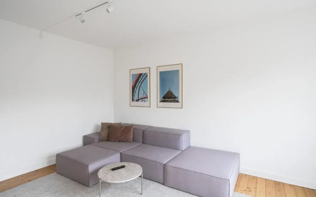 Refurbished 1-bed Close to Metro and Airport