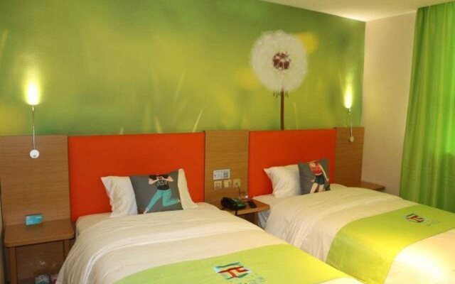 Pai Hotel Yining Huarui Hanren Street Dabazha