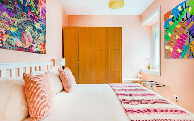 Bright & Beautiful Top Floor Graça Flat