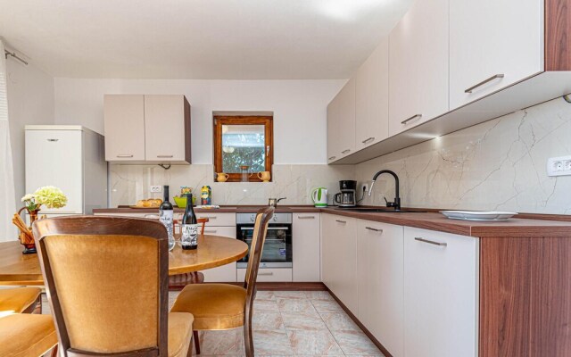 Nice Apartment in Brodarica With 3 Bedrooms and Wifi