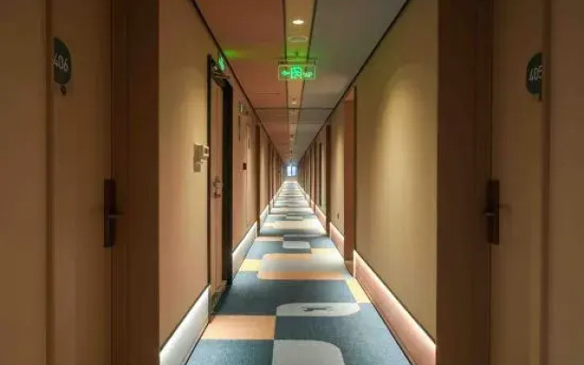 HanTing Hotel (Yingkou Railway Station Liaohe Street)