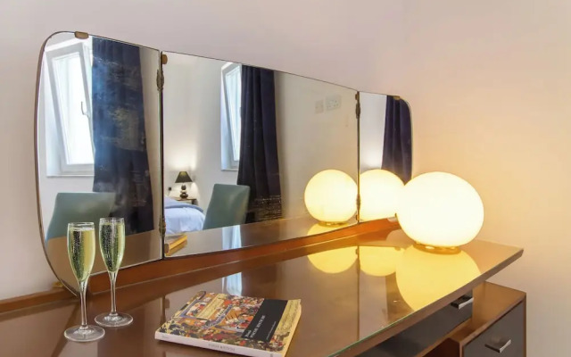 A Sunny Penthouse Modern 2 bdr - Sliema