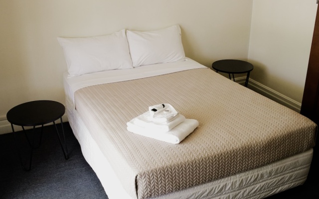 The Australian Hotel St George – Guest Rooms – St. George