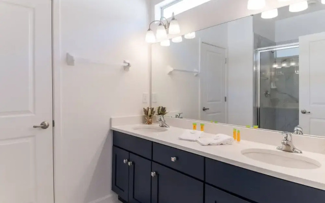 Sophisticated 9 Bedroom Close to Disney