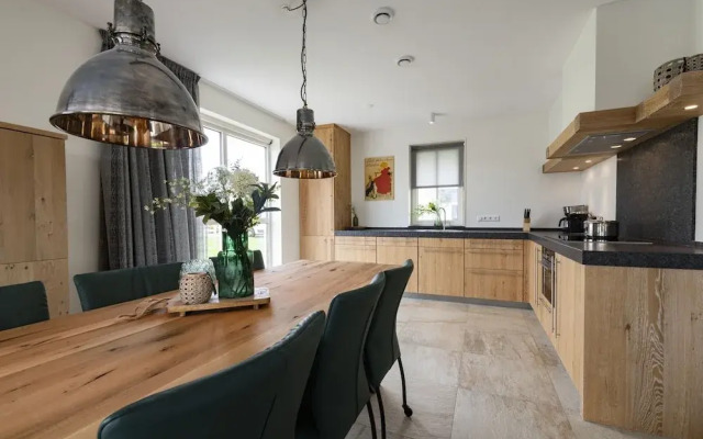 Spacious Villa With a Sauna, at the Tjeukemeer