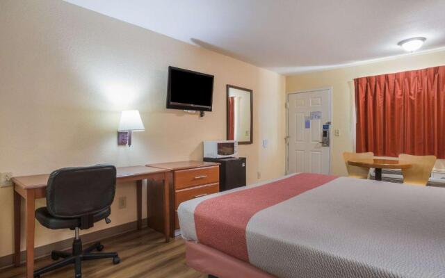 Rodeway Inn & Suites