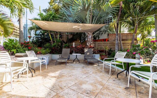Quiet Cozy Central Close to the Beach Pool