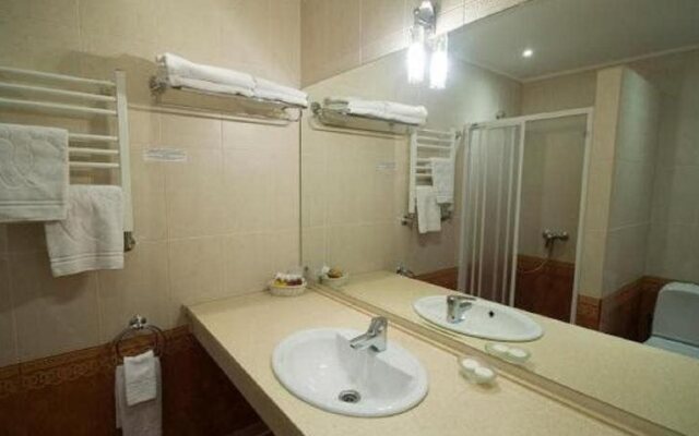 Отель Дафна