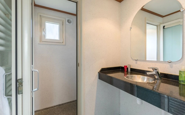 Well Furnished Mobile Home with Microwave near Water