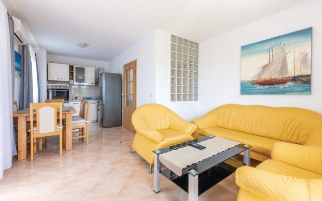 Beautiful Home in Sevid With Wifi and 4 Bedrooms