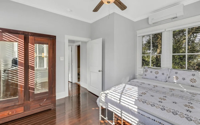 Big Blue House 3 Bedroom Home