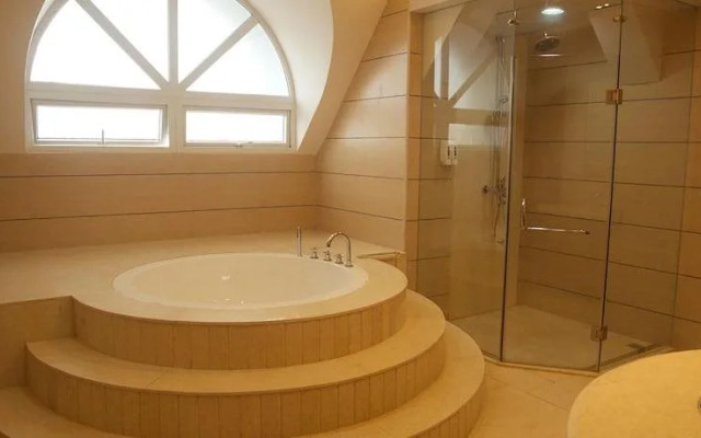 Harbour Plaza Hotel