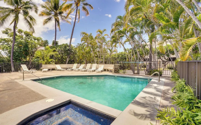Downtown Kailua-kona Condo w/ Pool & Views