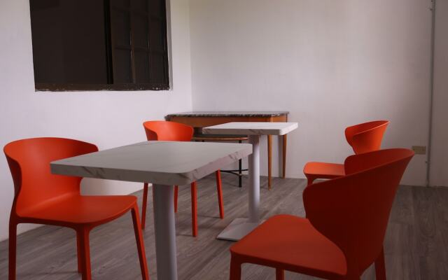 Lucky Home Hotel and Apartment