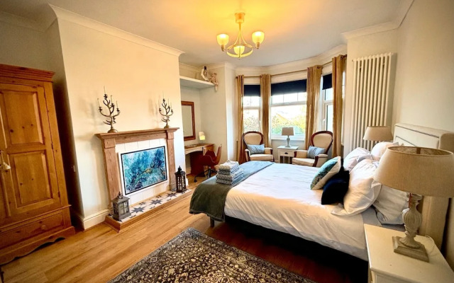 5 Guests - 2 Bedrooms - Free Parking - 1min Beach