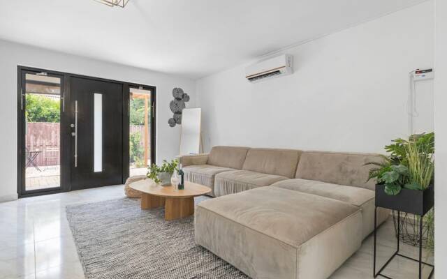 NEW 4br3ba Villa Near Eagle Beach w Private Pool