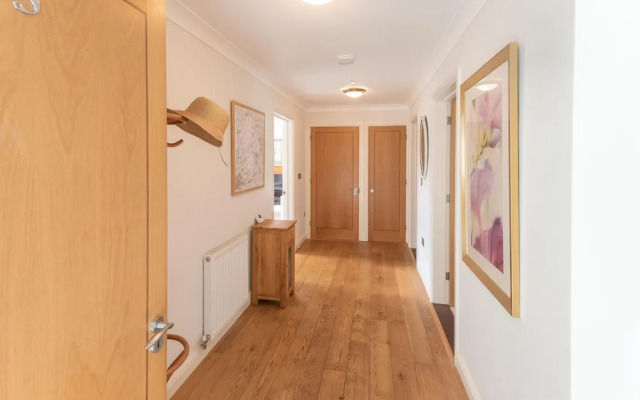 Modern 2-Bed Flat In Tavistock Centre
