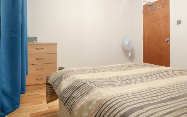 Saltwell Street Deluxe Double Room