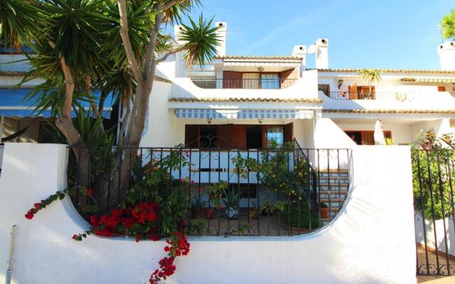 Global Properties, Adosado en la playa con piscina