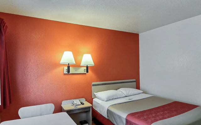 Motel 6 Palmdale, CA