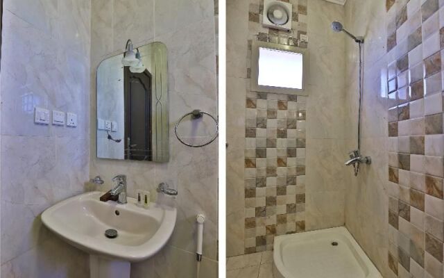 OYO 208 Roshan Hotel Suites Hera