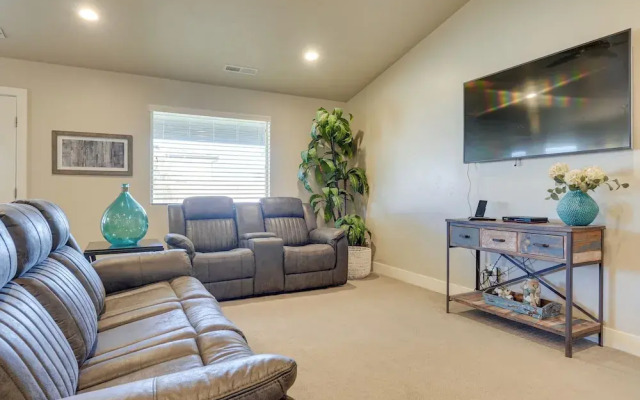 Hurricane Getaway w/ Private Pool, Mtn Views!